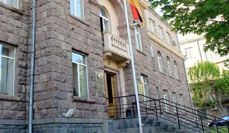 У ЦВК Вірменії закликали не вдягати одяг із цифрами, вирушаючи на голосування