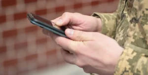 Що означає червона стрічка у додатку