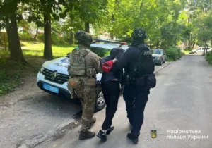 У Тернополі затримали чоловіка, який зачинив жінку та погрожував розправою - поліція