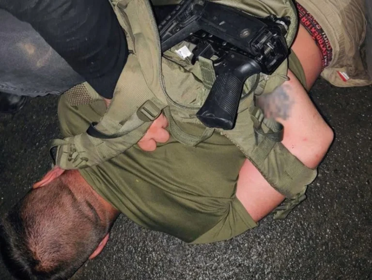 Стрілянина біля ТЦК на Хмельниччині - п